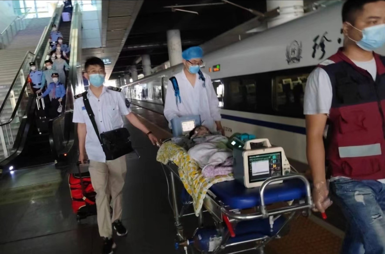 当雄县高铁转运公司